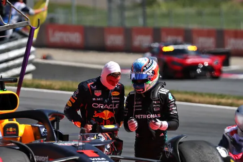Max Verstappen in gesprek met Andrea Kimi Antonelli na hun incident op de Red Bull Ring