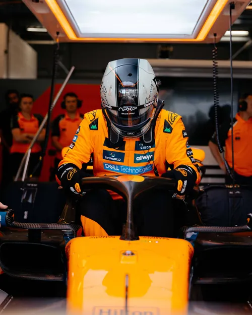 Brad Pitt in de MCL60&nbsp;| ©McLaren F1