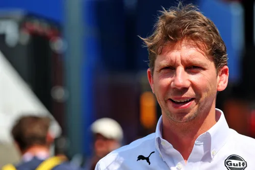 lachende james vowles