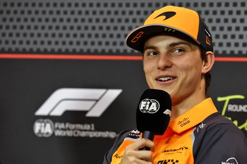 lachende oscar piastri