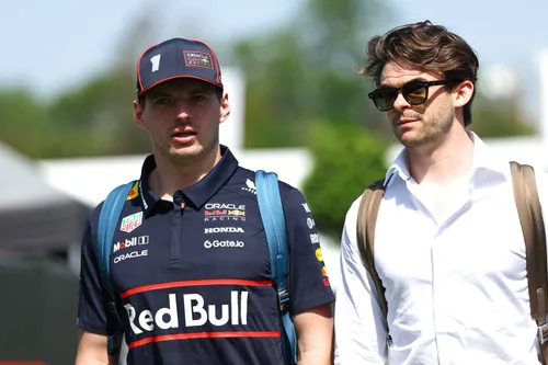 verstappen kijkt op in spanje