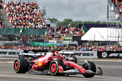 Leclerc fährt den SF-25 beim Großen Preis von Großbritannien