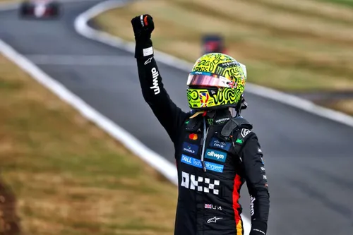 photo 6004612649633036858 y