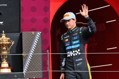 Piastri on his way to British GP podium