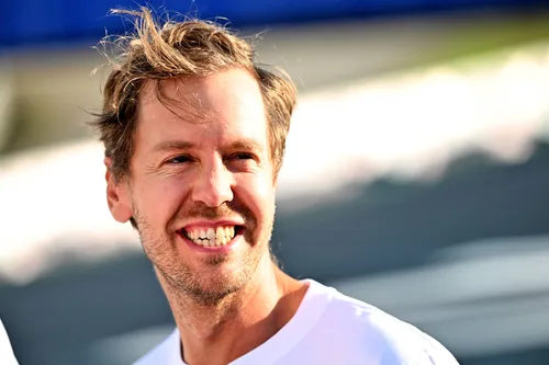 Sebastian Vettel lacht in Sao Paulo