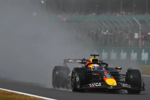 Max Verstappen rijdt met de zwarte T-cam - Red Bull Contentpool