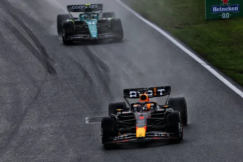 Heim-Held Max Verstappen während des nassen Rennens in 2023