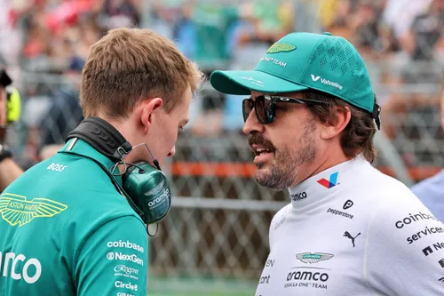 Fernando Alonso rijdt nu voor Aston Martin - Foto: RacePictures