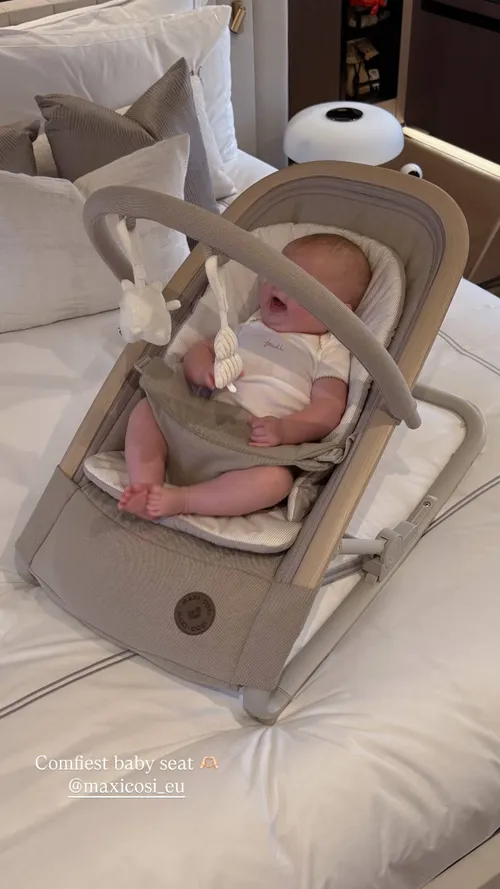 Lily Verstappen in de maxicosi