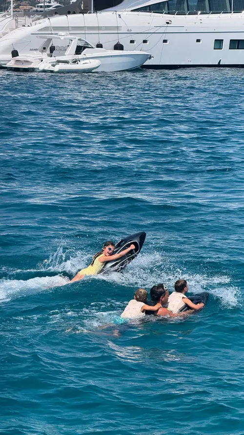 Penelope samen met Lio, Luka en Tom