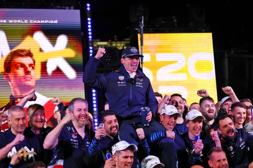 Max Verstappen sicherte sich seinen vierten WM-Titel in Folge beim Großen Preis von Las Vegas 2024 – Foto: RacePictures