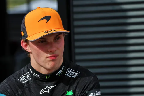 Oscar Piastri McLaren logo