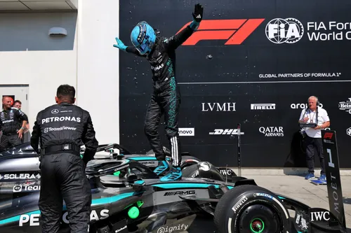 George Russell feiert seinen einzigen Sieg der Saison 2025 in Montreal, Foto: Race Pictures