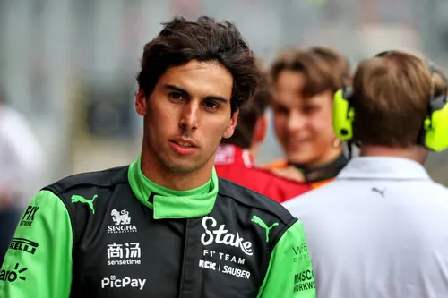 Gabriel Bortoleto hat seinen Teamkollegen Nico Hulkenberg während der F1-Saison 2025 aufrichtig gehalten. Foto: RacePictures