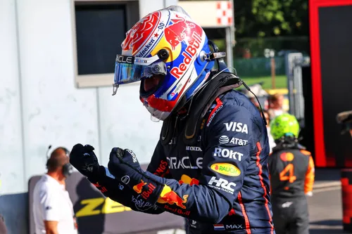 Max Verstappen in Aktion nach dem Gewinn des italienischen GP 2025, Foto: Race Pictures