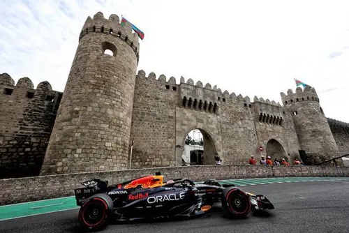 Max Verstappen in Baku - Foto: Racepictures