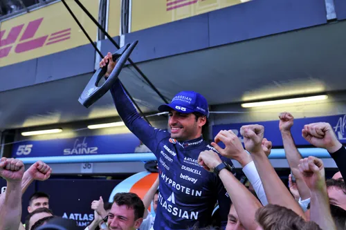 carlos-sainz-podium-azerbaijan