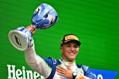 Hadjar met trofee in Zandvoort