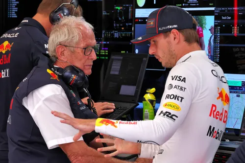 Helmut Marko denkt, die unterbrochene Qualifikationsrunde habe Red Bull Kopfschmerzen bereitet. Foto: RacePictures.
