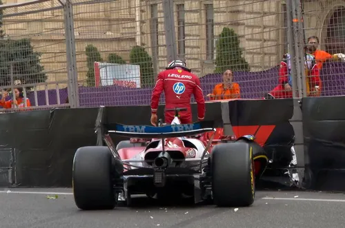Charles Leclerc crashde im Q3 während des Qualifyings für den Großen Preis von Aserbaidschan. Foto: Race Pictures.