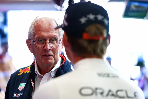 Helmut Marko in gesprek met Max Verstappen