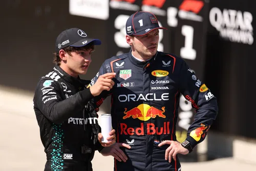 Max Verstappen und Kimi Antonelli beim Großen Preis von Österreich – Foto: Red Bull Content Pool