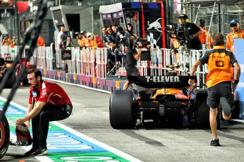 Lando Norris-crash-singapore-racepictures