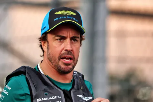 Fernando Alonso während des Grand Prix von Singapur - Foto: Race Pictures