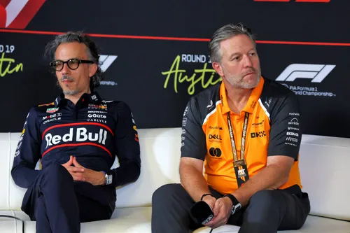 Laurent Mekies und Zak Brown während des US-Grand-Prix - Foto: Race Pictures