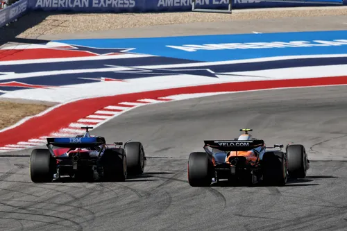 Lando Norris und Charles Leclerc kämpfen beim Großen Preis der USA - Foto: Racepictures&nbsp;