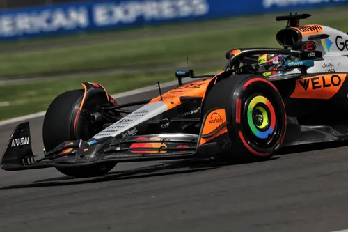 Oscar Piastri in Aktion in Mexiko-Stadt – Foto: Race Pictures