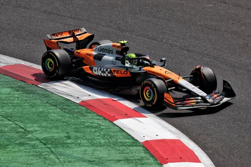 Lando Norris beendete FT3 drei Zehntel vor dem restlichen Feld, Lewis Hamilton wurde Zweiter – Foto: Race Pictures