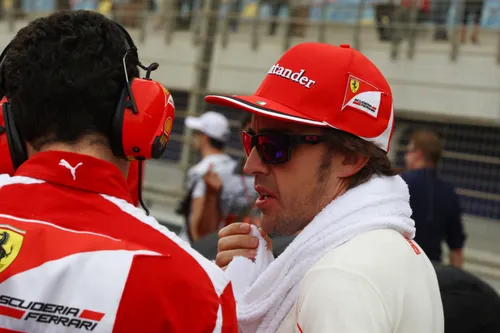 Fernando Alonso beim 2012 Bahrain GP - Foto: Racepictures