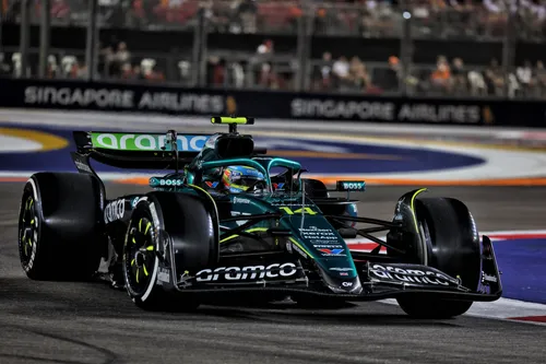 Fernando Alonso in Singapur - Foto: Race Pictures