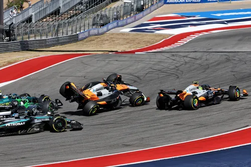 Oscar Piastri kollidierte beim Sprint des US-Grand-Prix mit Nico Hülkenberg – Foto: Race Pictures