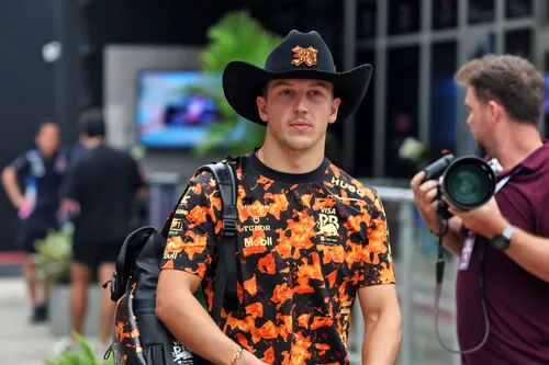 lawson-arriving-us-paddock