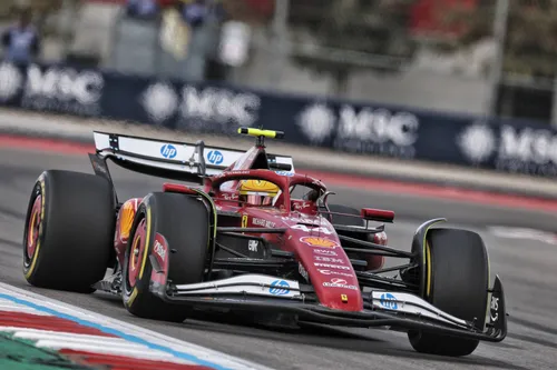 Lewis Hamilton schlägt Charles Leclerc im Sprint in Austin. Foto: RacePictures.