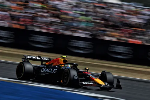 Arvid Lindblad fährt den RB21 in Silverstone - Foto: Racepictures&nbsp;