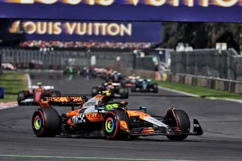 Lando Norris gewann den Mexiko-GP mit einem Vorsprung von 30 Sekunden - Foto: RacePictures