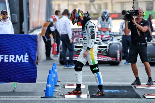 Piastri im Parc fermé nach dem Qualifying – Foto: Race Pictures