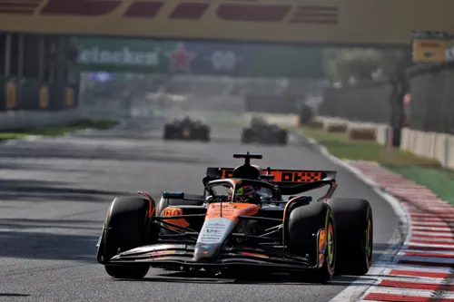 Piastri im MCL39 in Mexiko - Foto: Race Pictures