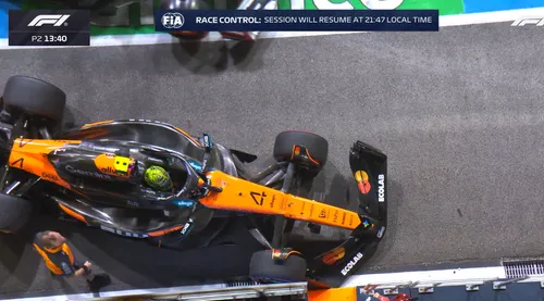 Norris in de muur van de pitstraat - Foto: Formula 1