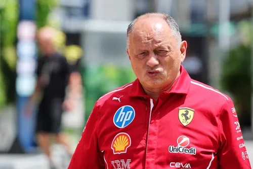 Teamchef von Scuderia Ferrari, Fred Vasseur, während des Großen Preises von Singapur - Foto: Race Pictures
