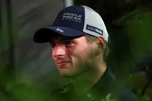 verstappen-singapore-paddock