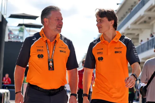 Zak Brown und Oscar Piastri in COTA. Foto: RacePictures