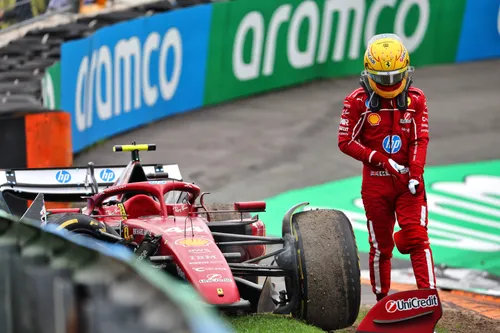 Hamilton verunfallte beim Großen Preis der Niederlande in Zandvoort - Foto: Race Pictures