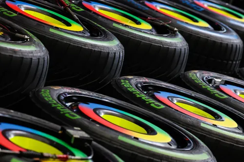 Formel-1-Weltmeisterschaft 2025, Runde 21, Großer Preis von Brasilien, Autodromo José Carlos Pace - Interlagos, São Paulo, Brasilien, Donnerstag, 6. November 2025 - Pirelli-Reifen - Foto: Race Pictures