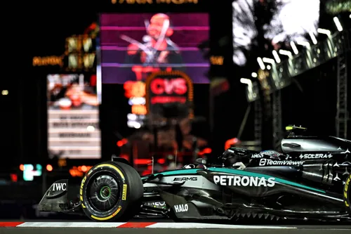 George Russell im Mercedes in Las Vegas - Foto: Race Pictures