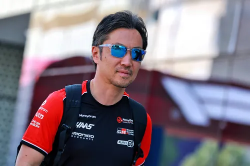 Haas-Teamchef, Ayao Komatsu in Katar - Foto: Race Pictures