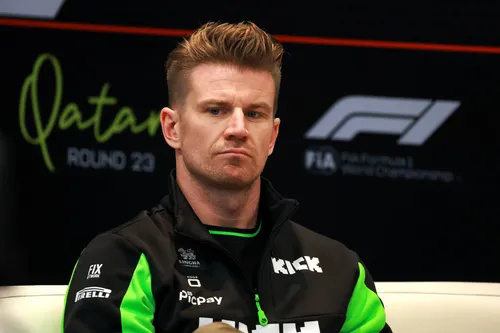 Nico Hülkenberg bei der Pressekonferenz zum Großen Preis von Katar – Foto: Race Pictures